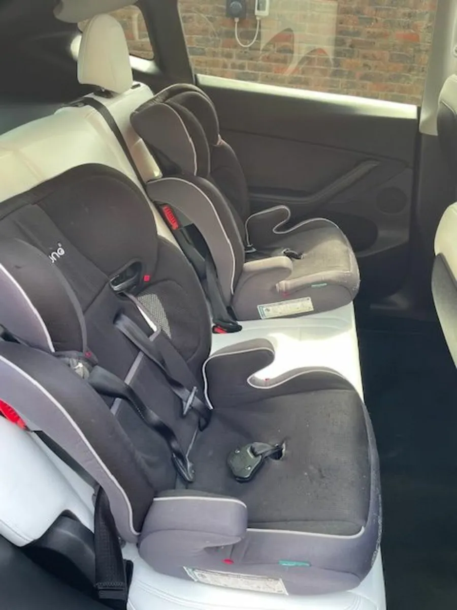 Tesla Model Y: Long Range - Dual Motor / Low kms - Image 3