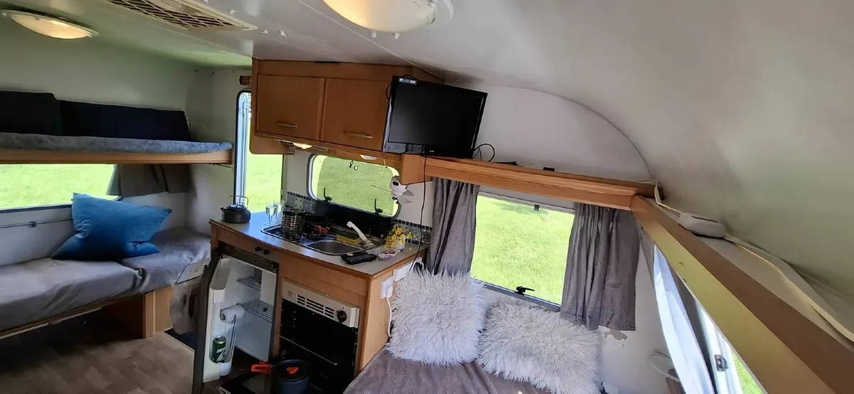 4 Berth Caravan The Going 350 -650kg Solar Panels - Image 2