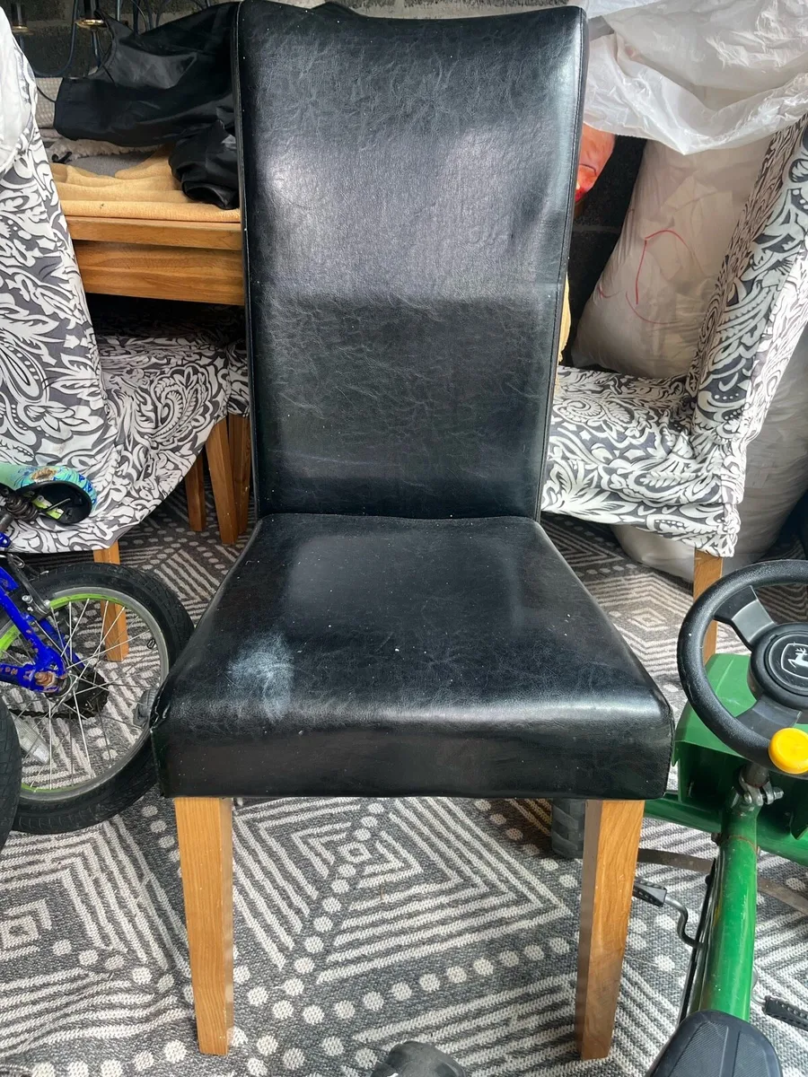 Oak table 6 chairs black leather - Image 2