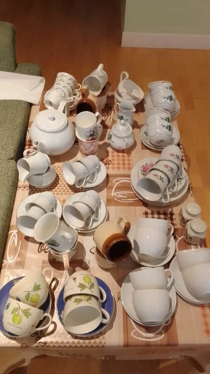 Tea sets, delph, glass, ornaments collectibles - Image 2