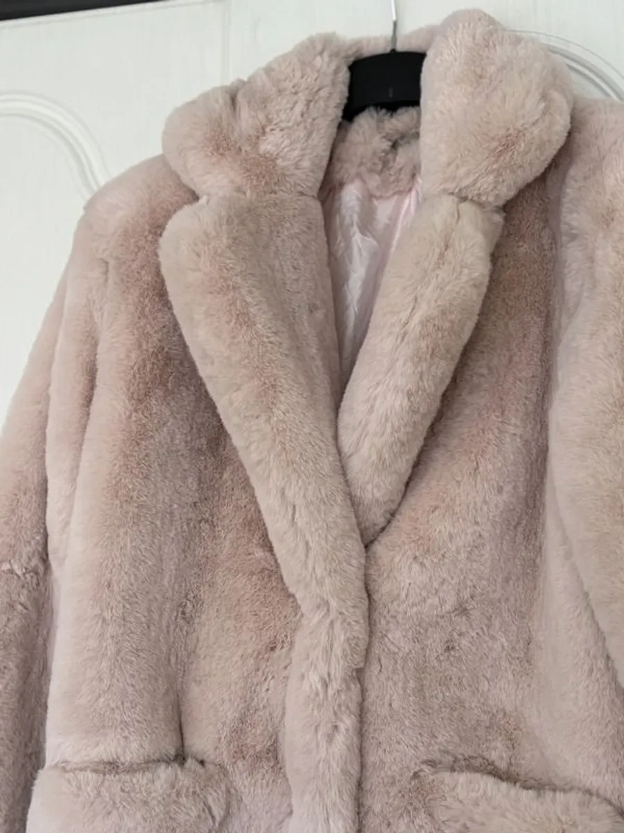 Poete Faux Fur Coat in perfect condition - Image 4