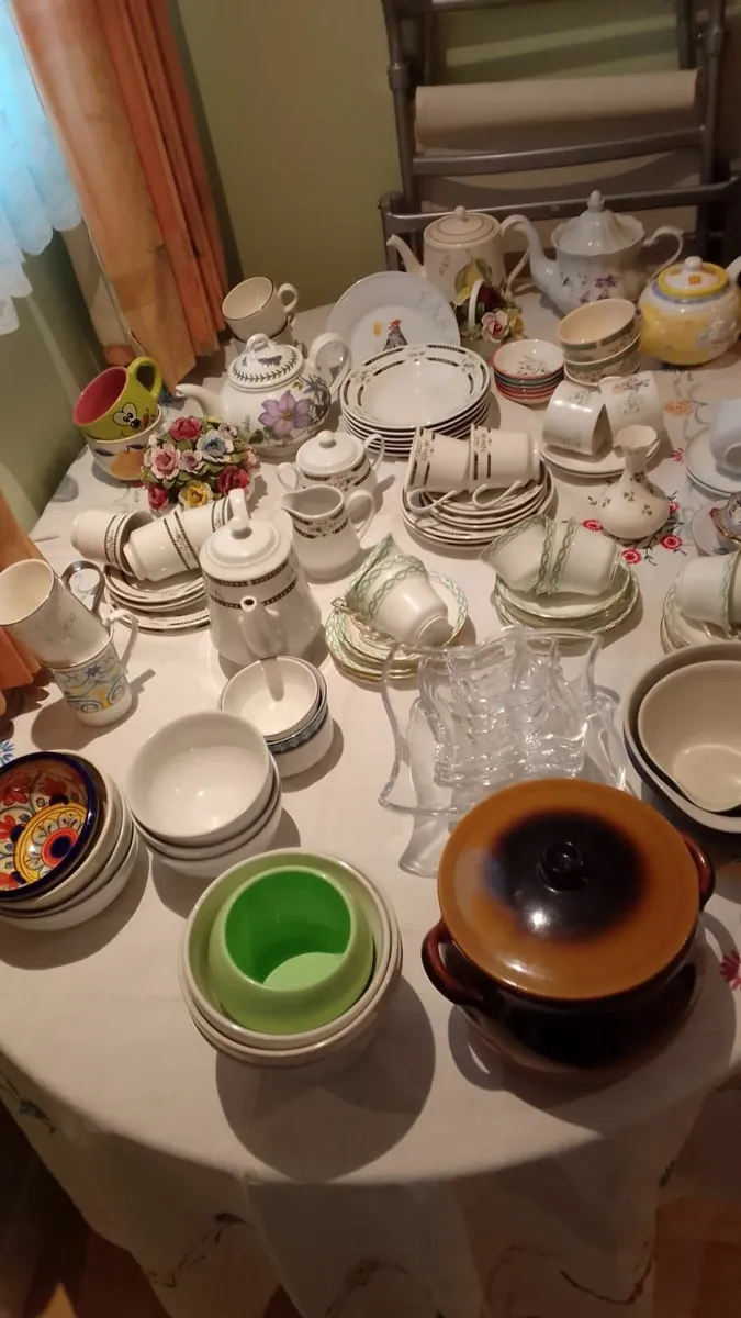 Tea sets, delph, glass, ornaments collectibles - Image 1