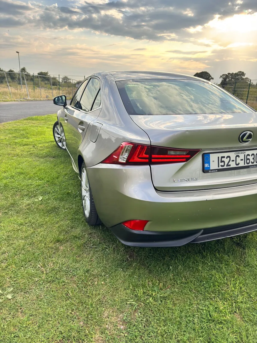 Lexus IS 2015 - Image 2