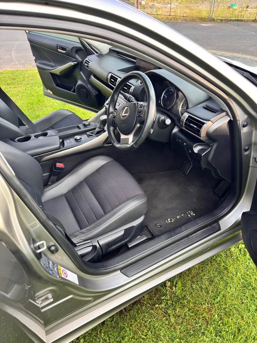 Lexus IS 2015 - Image 3