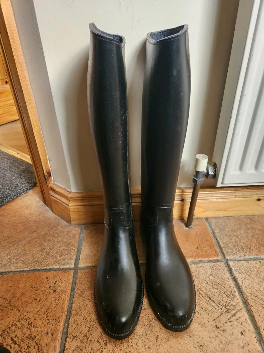 Riding boots Size 8 - Image 1