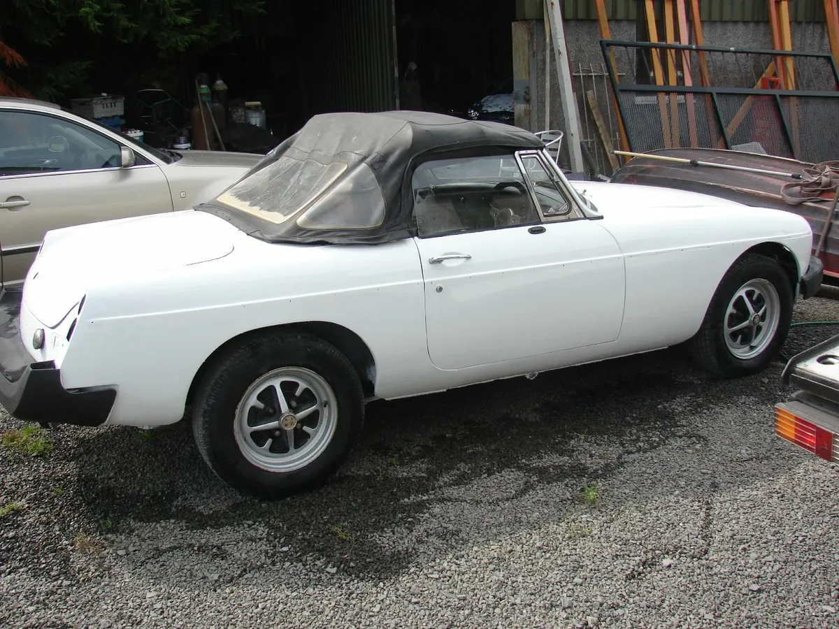 MG MGB 1975 - Image 1