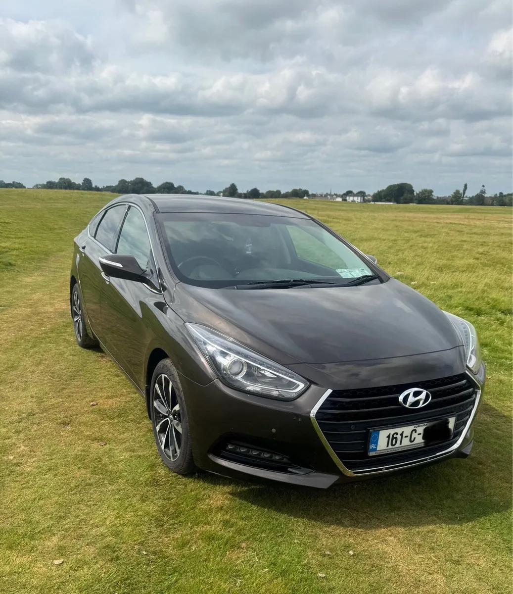 Hyundai i40 executive 4dr - Image 1