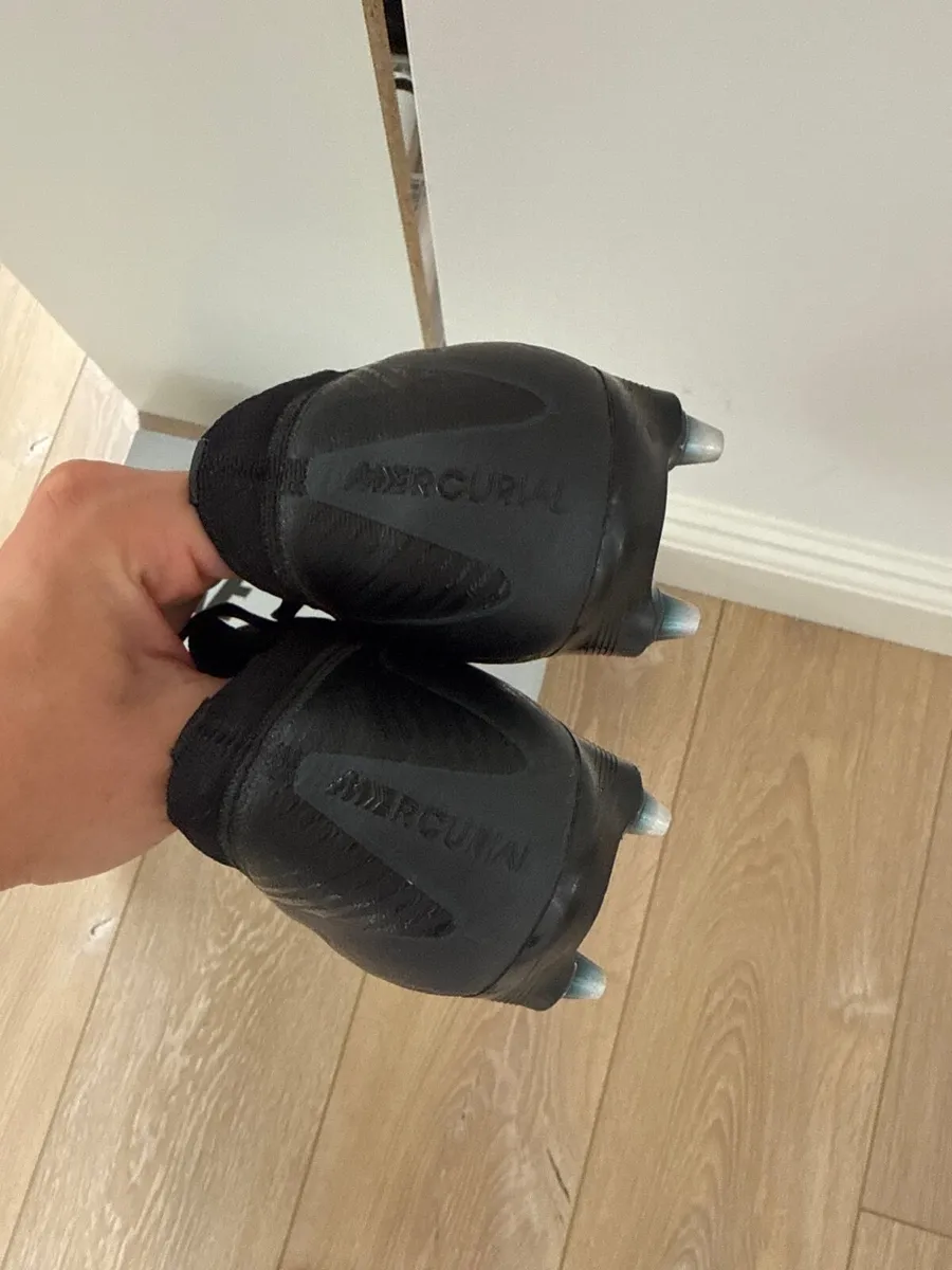 Football boots - Image 4