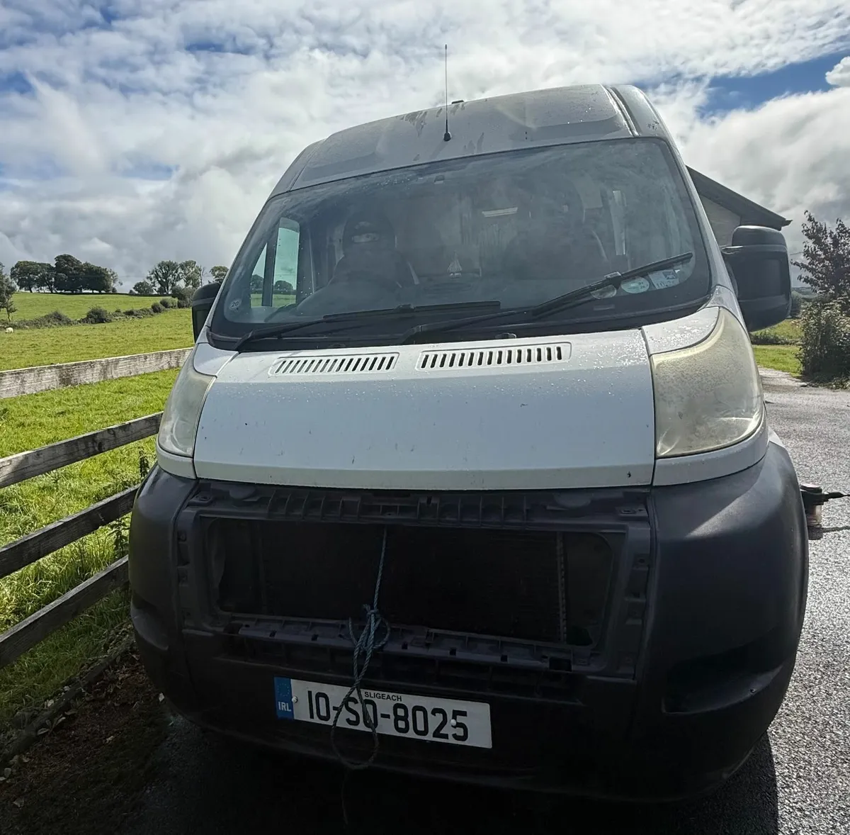 Camper Van with Broken Engine. - Image 1