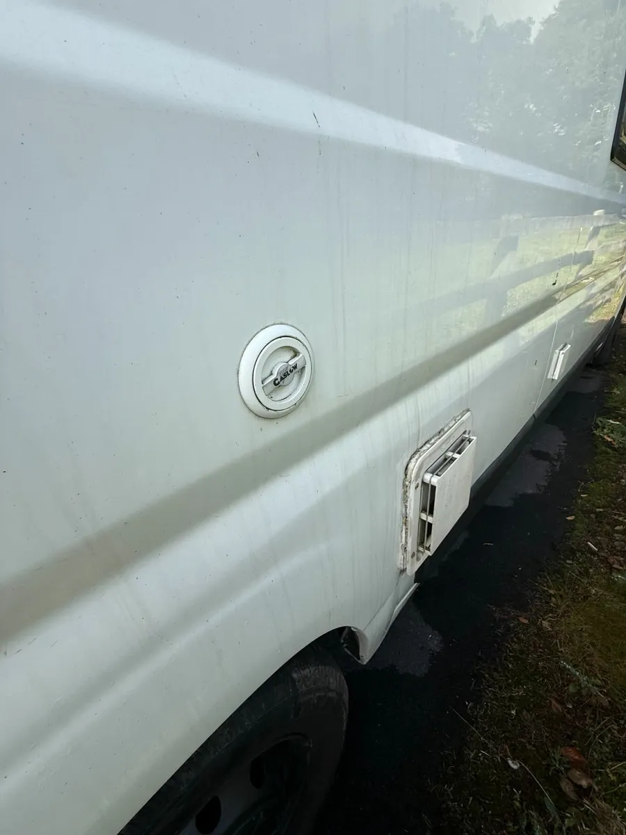 Camper Van with Broken Engine. - Image 3