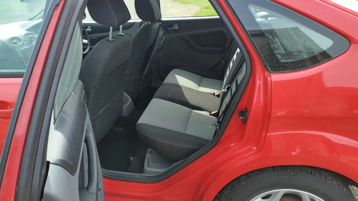 Ford Focus 2011 - Image 3