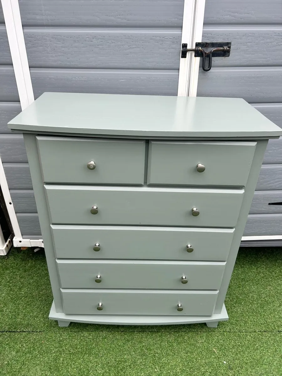Chest of drawers