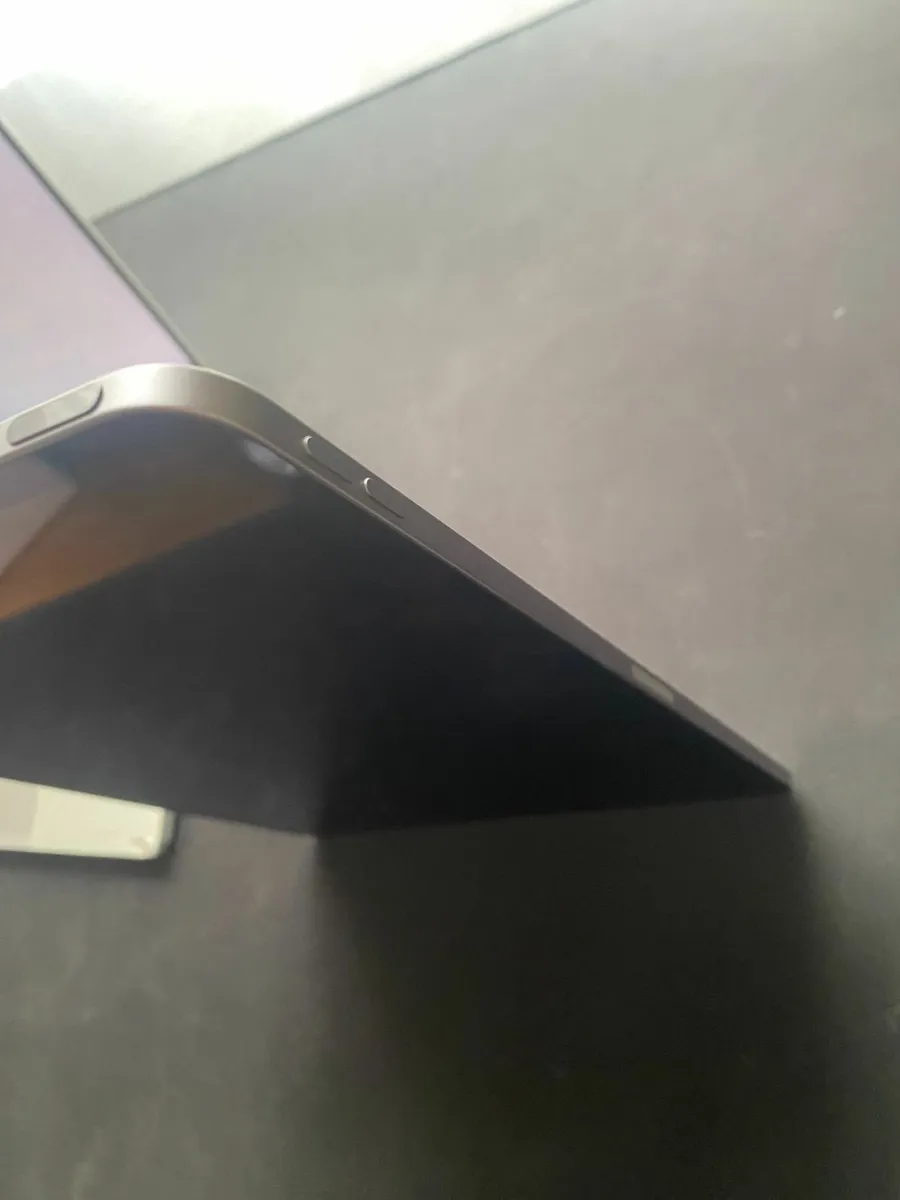 iPad Air 13" (M2, 2024) – Like New, No Scratches - Image 3