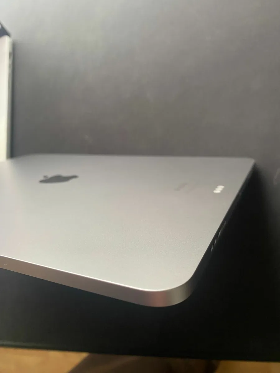iPad Air 13" (M2, 2024) – Like New, No Scratches - Image 4