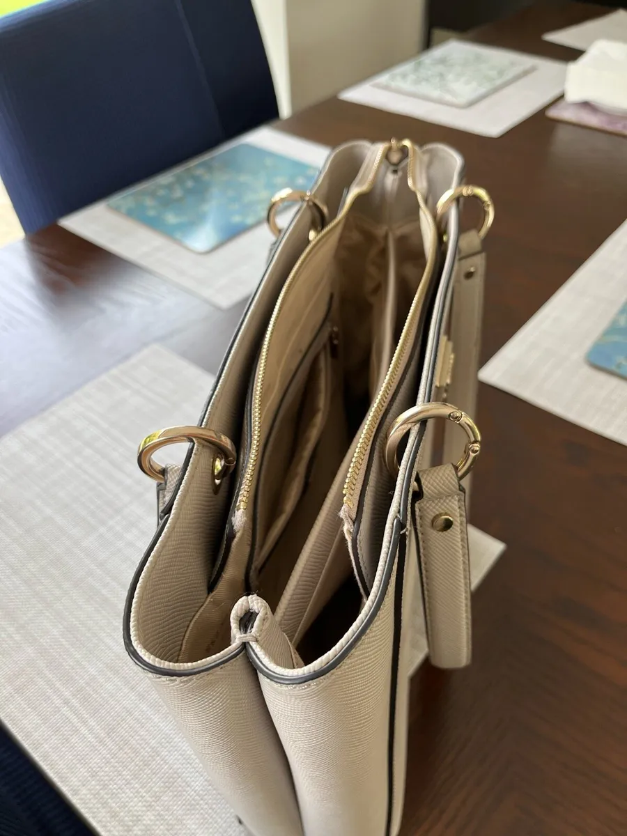 Ladies handbags - Image 3