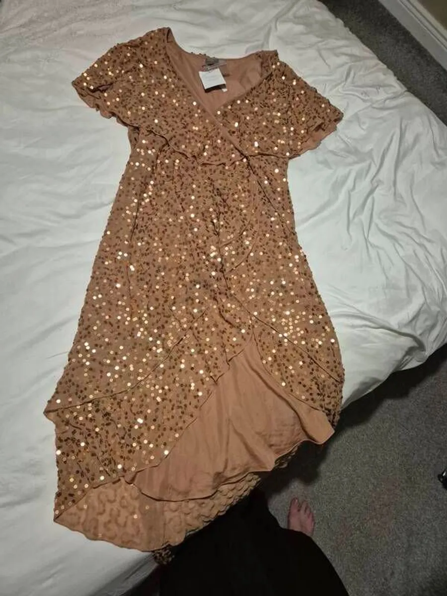 collection of dresses - Image 3