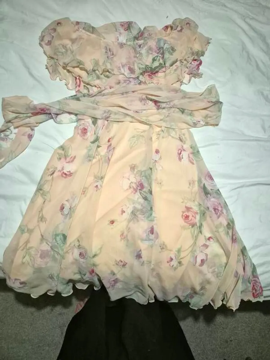 collection of dresses - Image 4