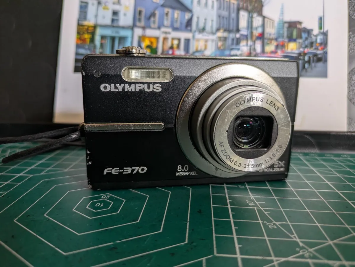 Olympus 8MP CCD🌈 compact digital camera - Image 1