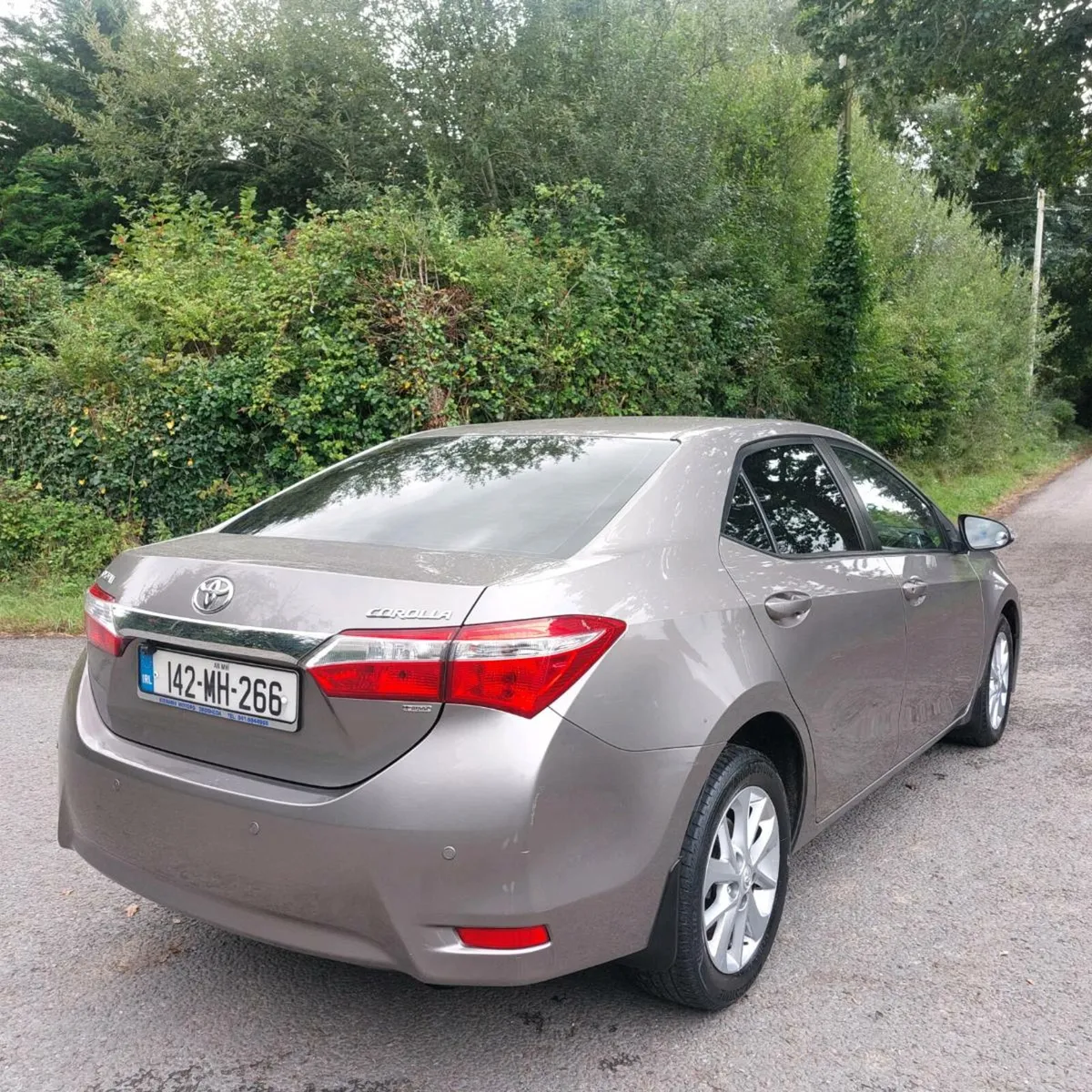 Toyota corolla - Image 4