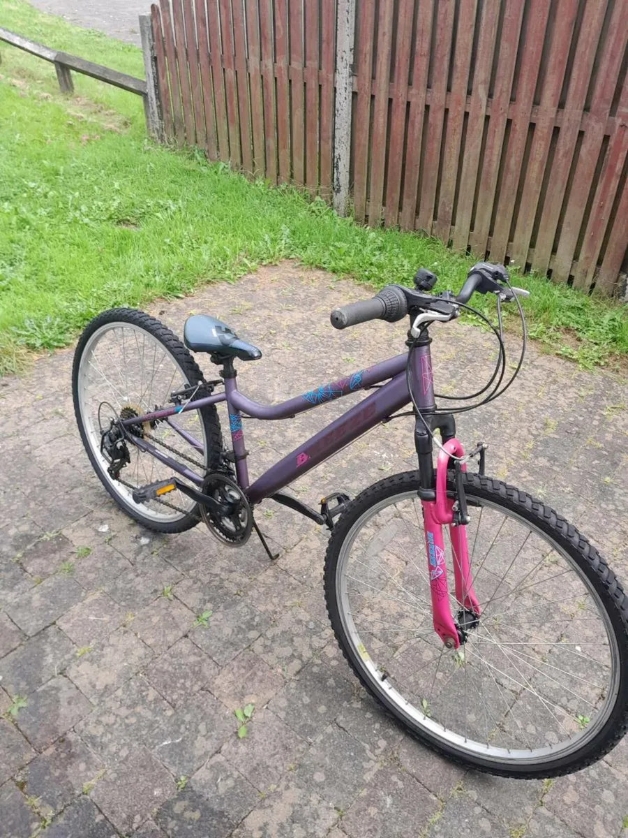 Girls moutain bike 24inch seat height 70cm - Image 1