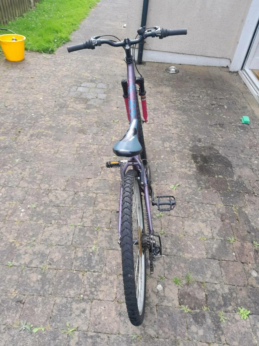 Girls moutain bike 24inch seat height 70cm - Image 2
