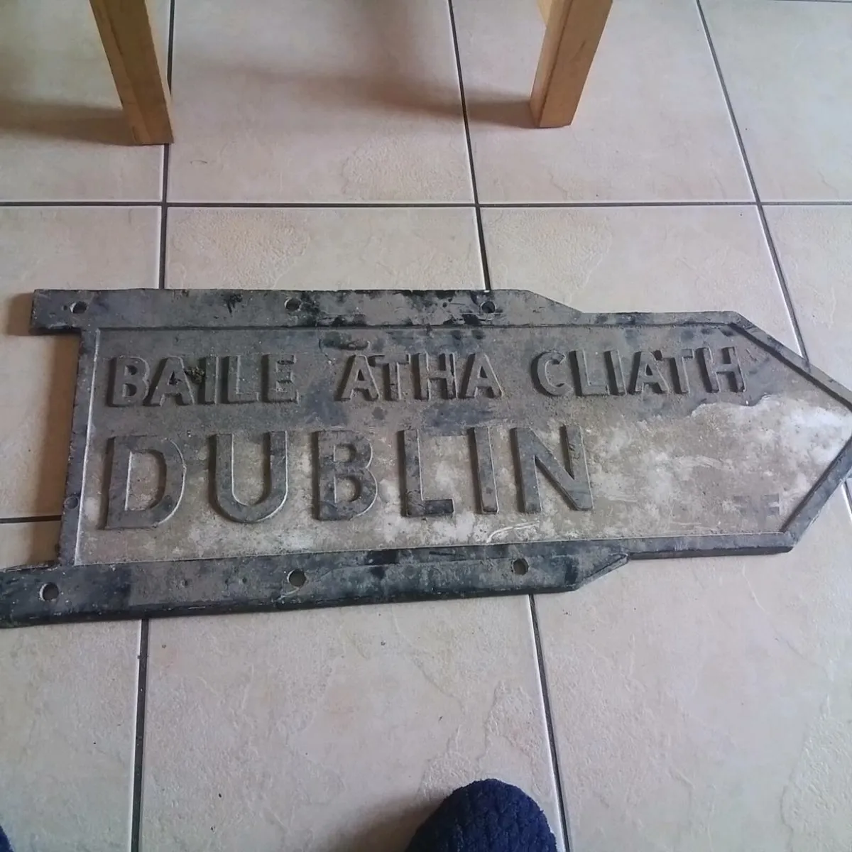 ANTIQUE AND COLLECTABLES - Image 1