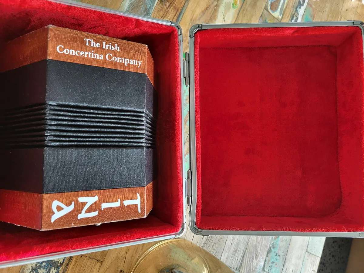 2nd Hand Concertina - Image 4