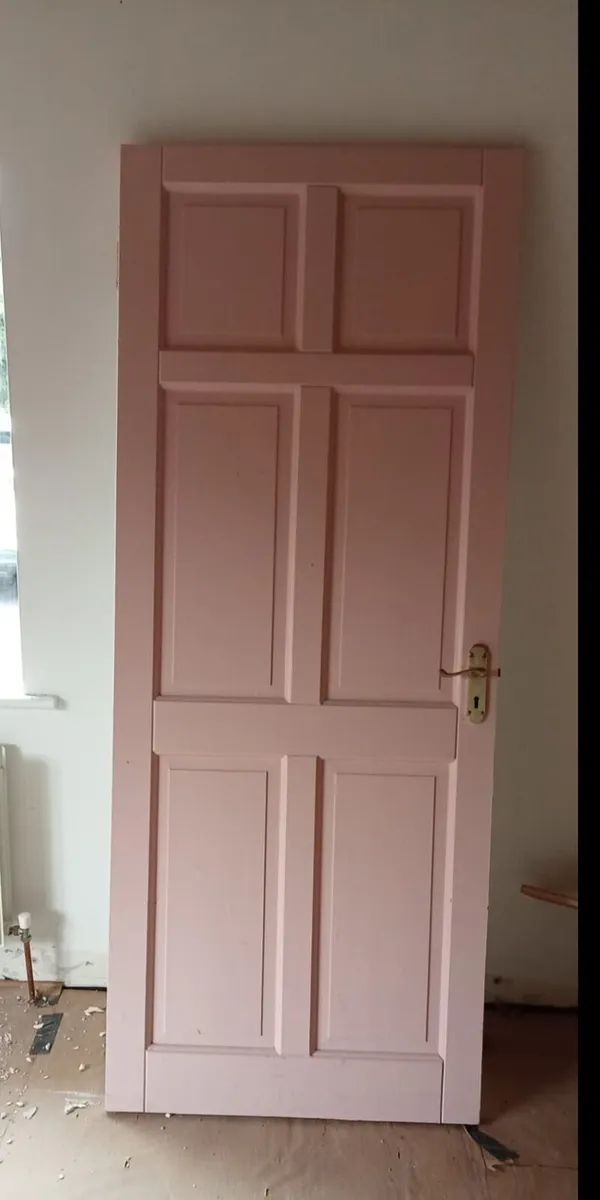 4 x interior pine doors with brass handles - Image 2