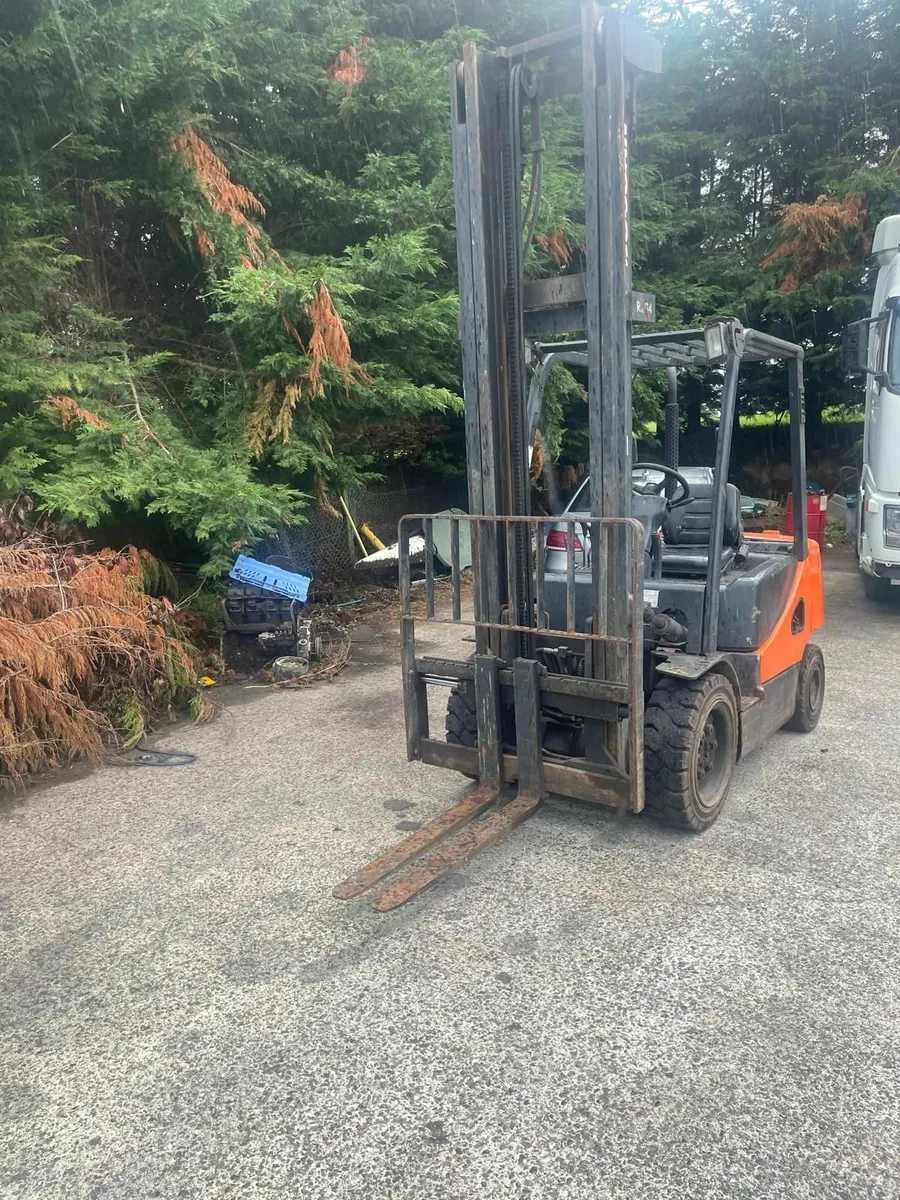 Forklift - Image 3