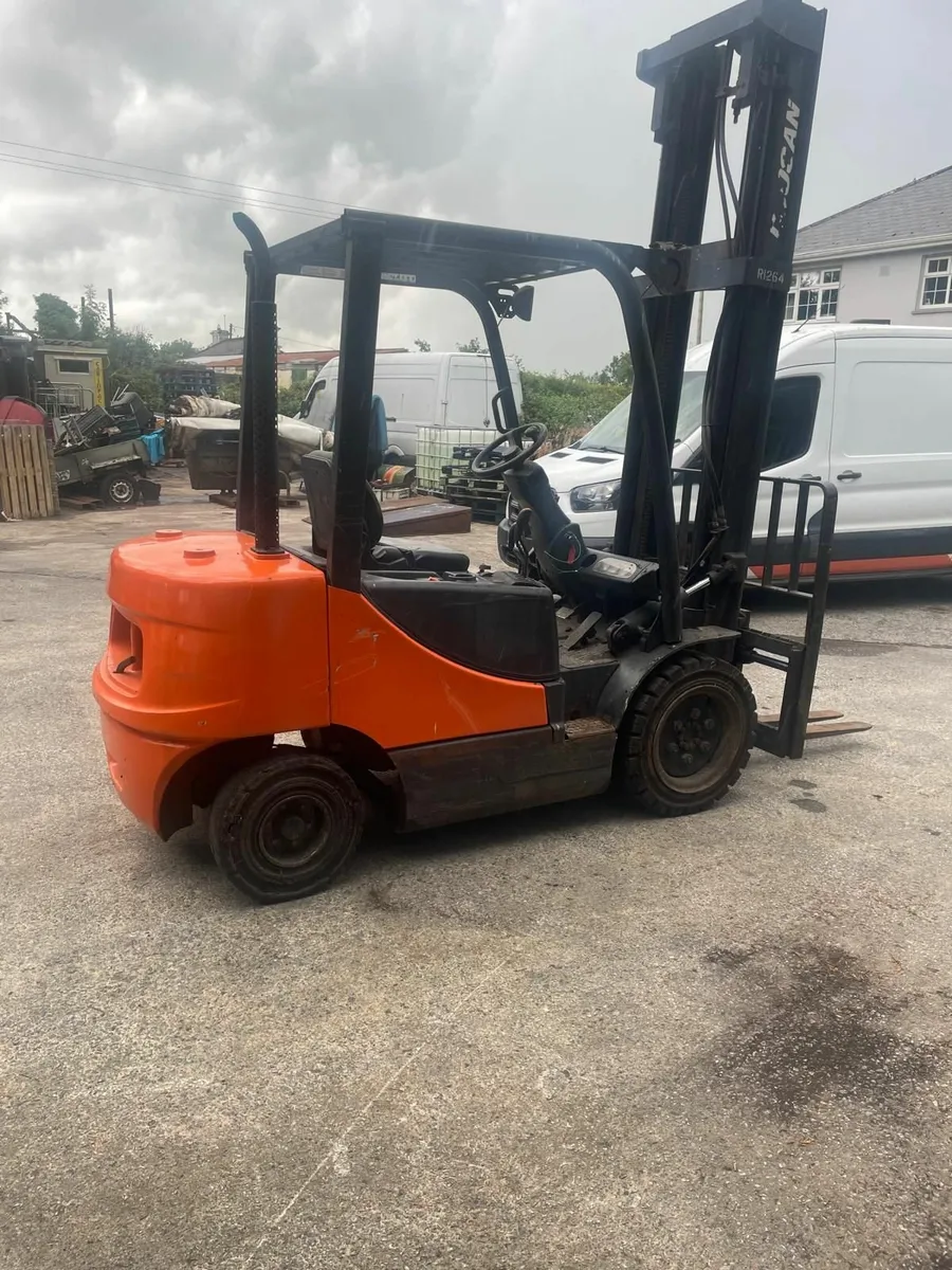 Forklift - Image 4