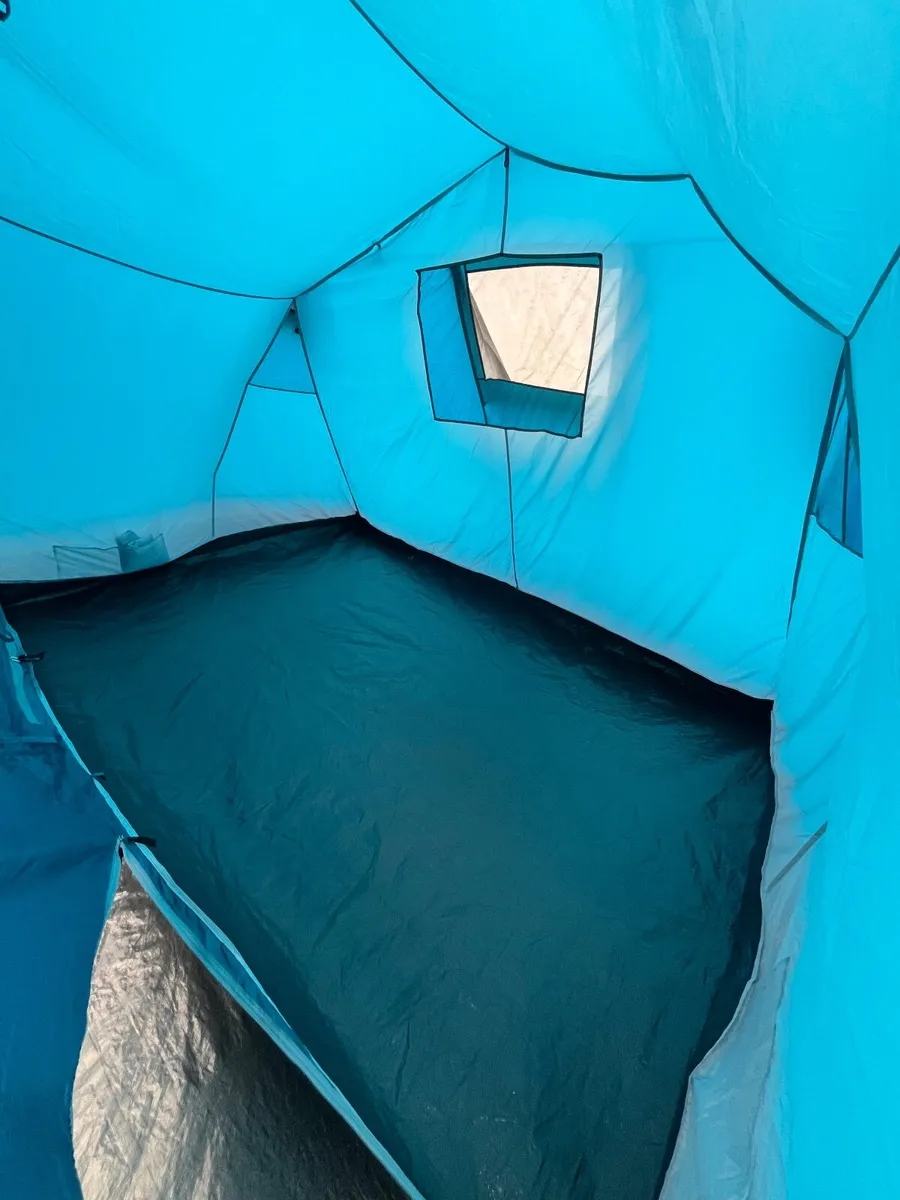 Royal Brisbane 8 Man Tent - Image 1