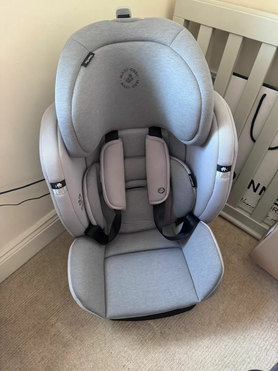 Baby/Toddler Equipment - Pram, Car Seat and Crib - Image 3