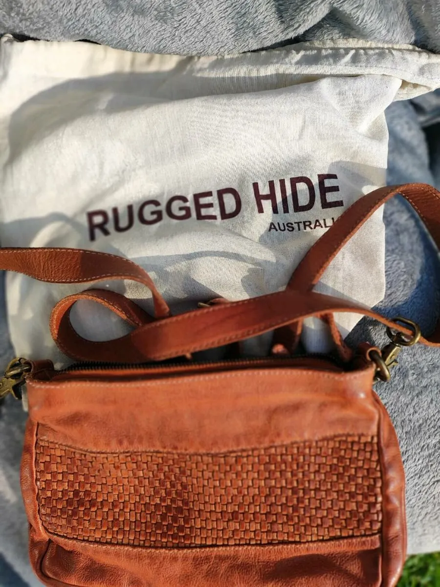 Rugged hide handbag - Image 1