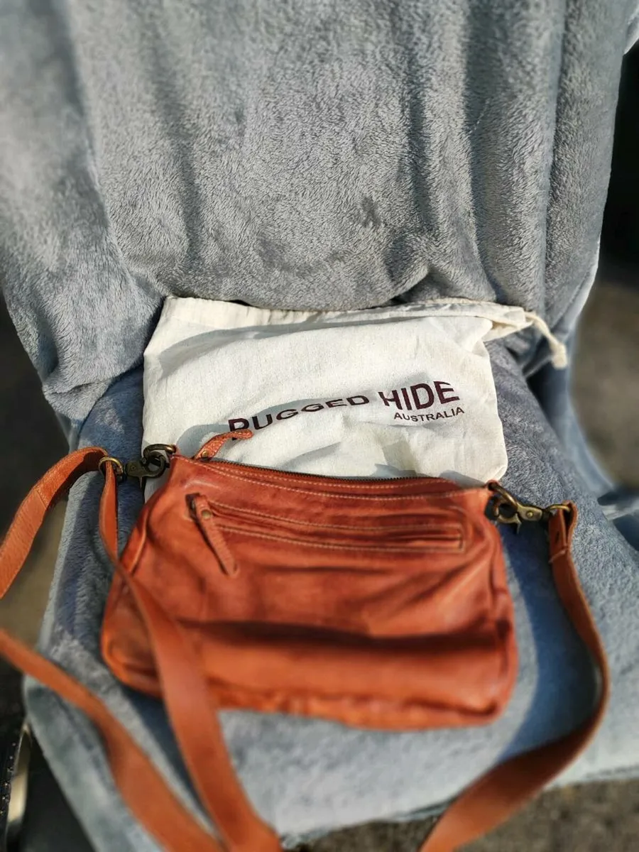 Rugged hide handbag - Image 3