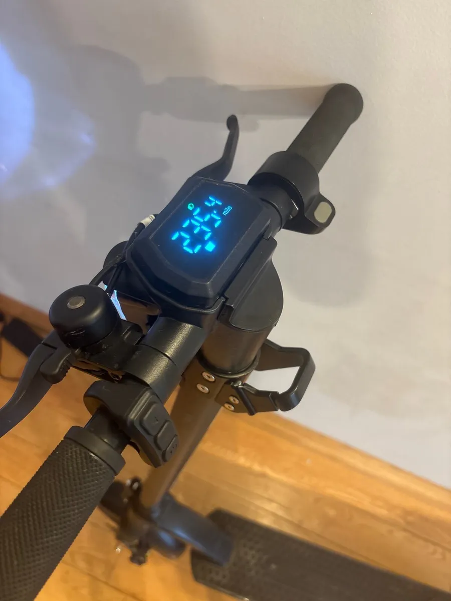 Electric scooter - Image 2