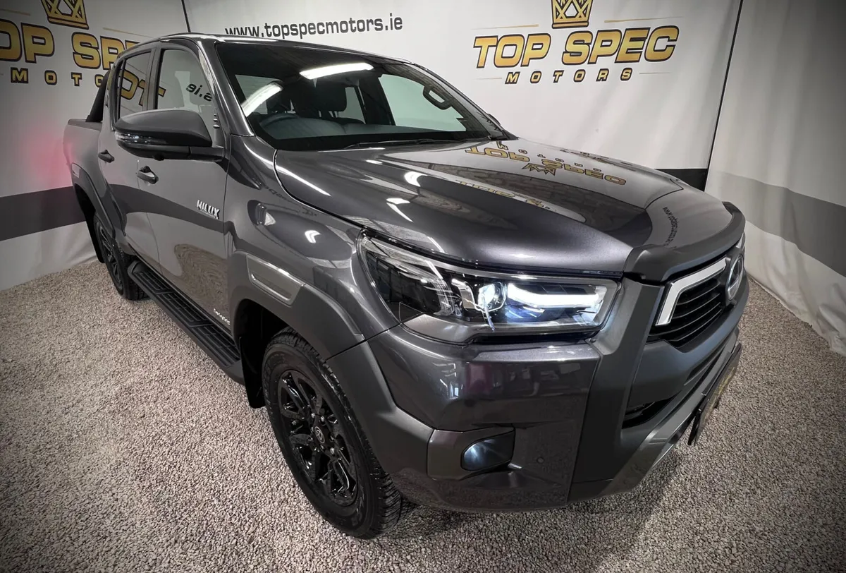 Toyota Hilux 2025 Invicible X Auto 2.8d4d - Image 4