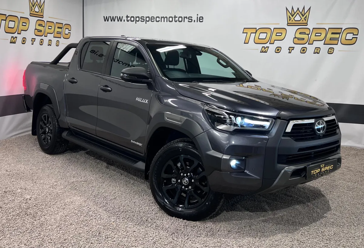 Toyota Hilux 2025 Invicible X Auto 2.8d4d - Image 2