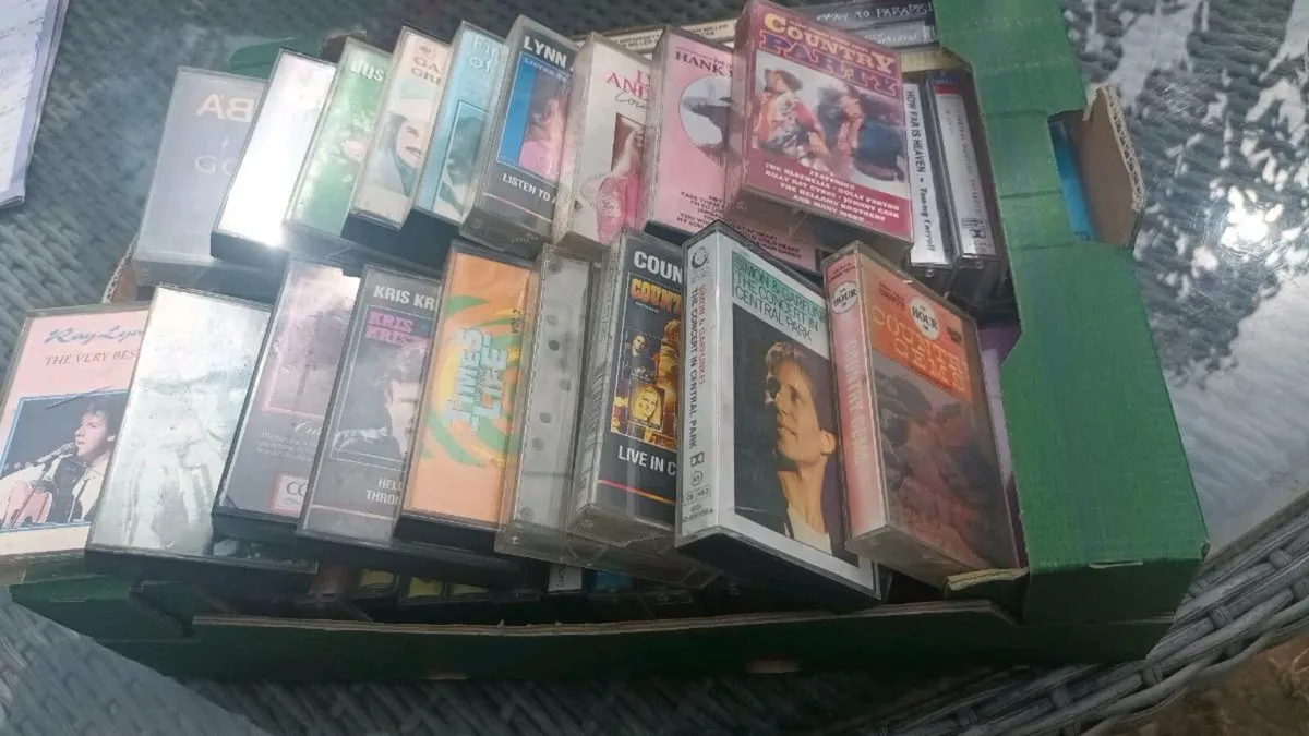65 cassettes, post 6e D18 - Image 1