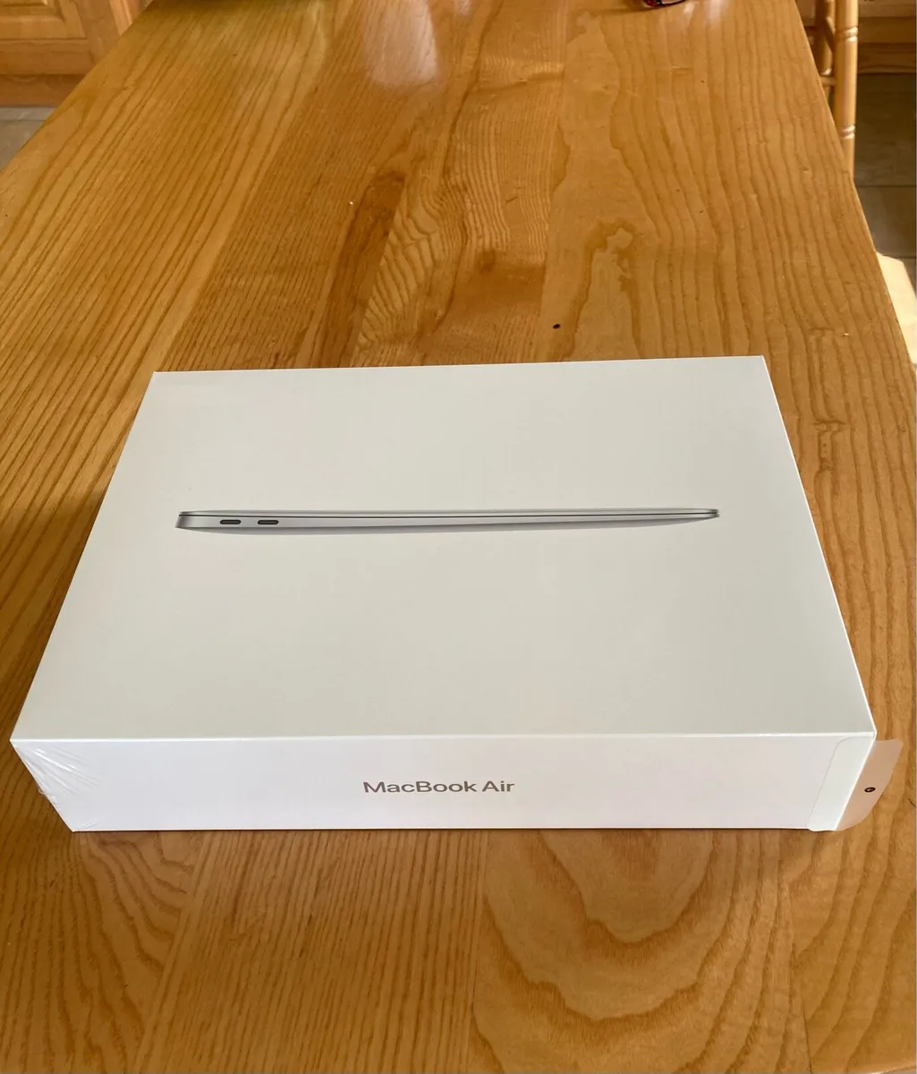 Brand new MacBook Air 265GB SSD, 13 inch, M1 chip - Image 1