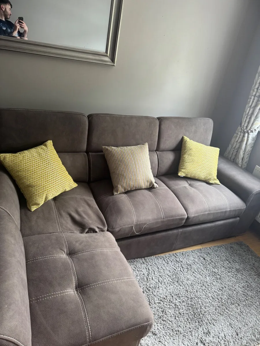 Couch and chair - Image 3