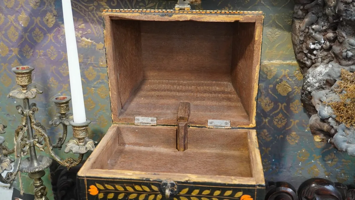 Hand-Painted Anglo-Indian Wooden Chest with Drawer - Image 3