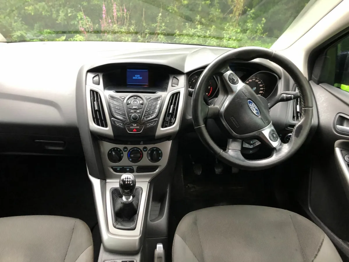 Ford Focus 2012 - Image 2