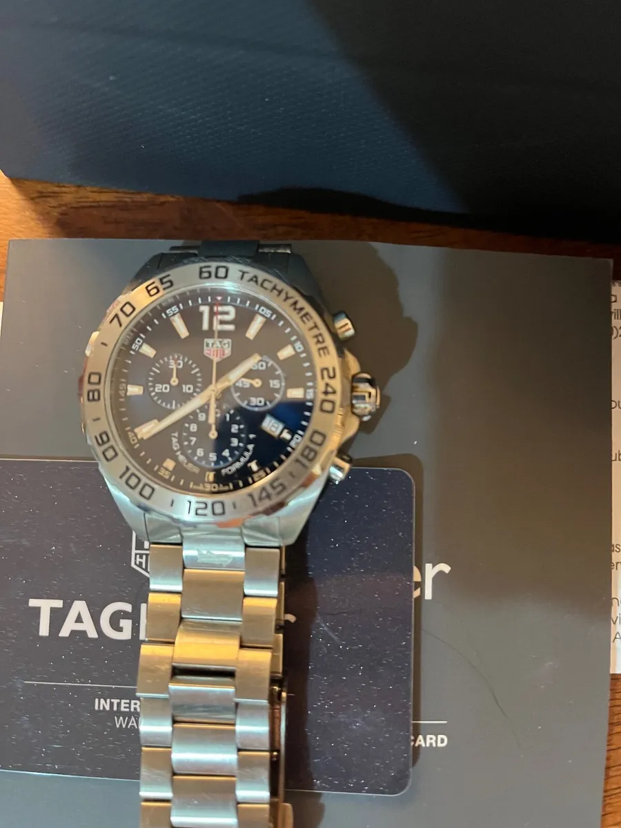 Men watch - Image 1