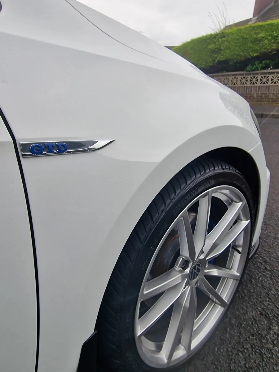 VOLKSWAGEN GOLF GTD - Image 2