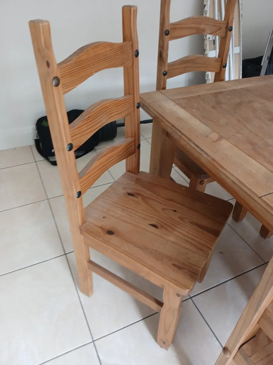 Kitchen Table and Chairs - Image 2