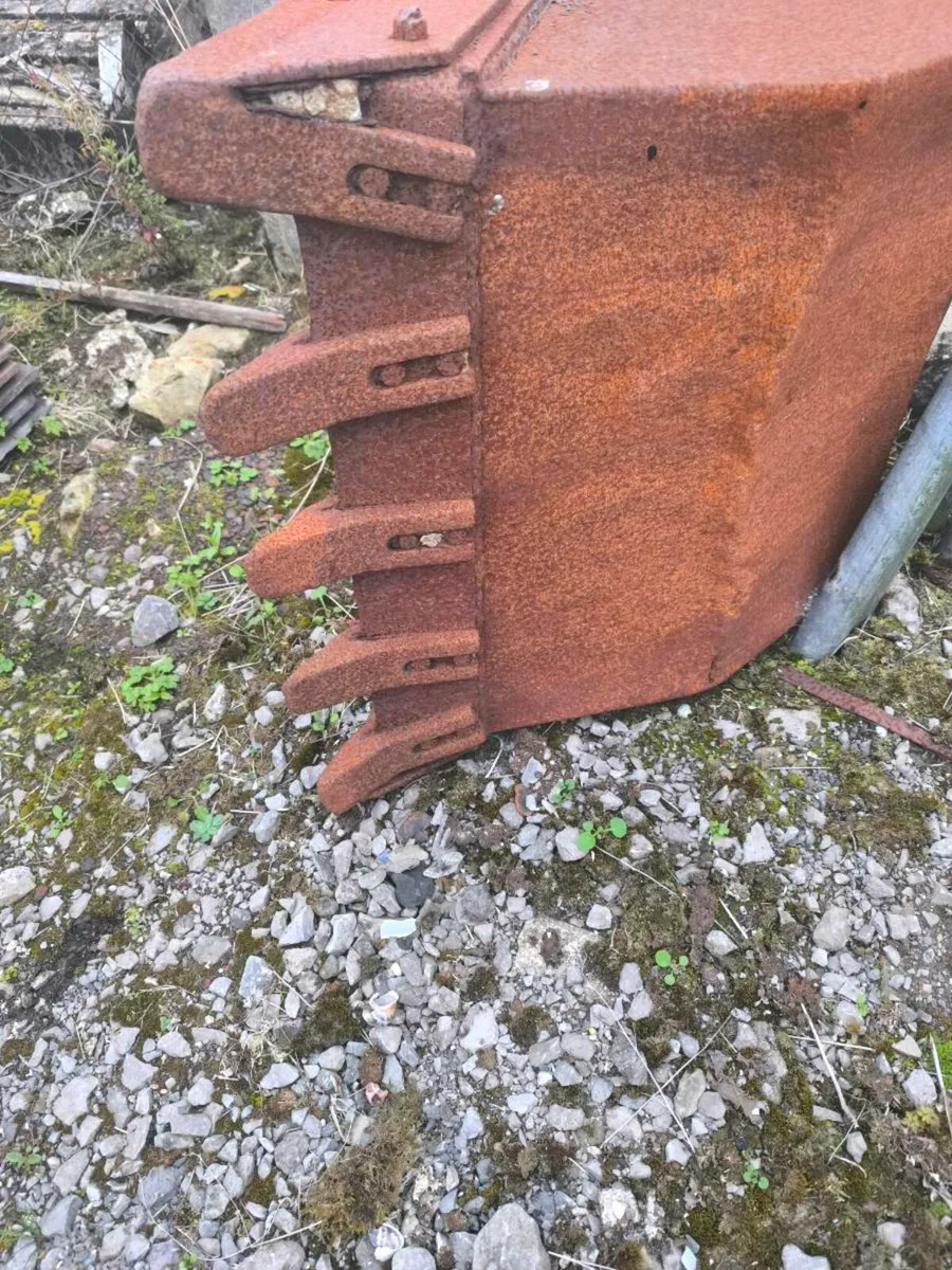 Digger bucket - Image 1