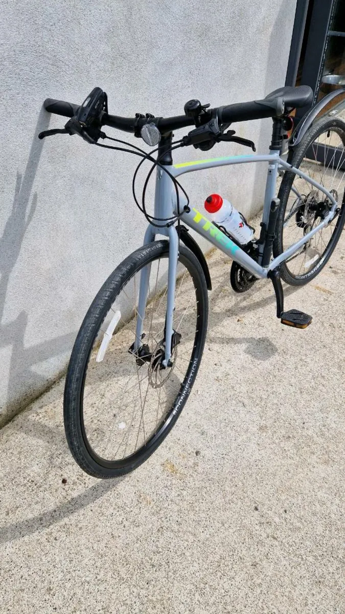 Trek FX 2 Disc Bike - Image 3