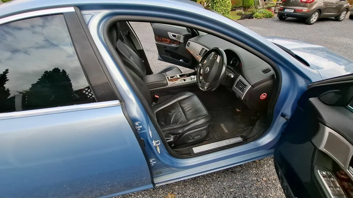 Jaguar XF 2009 - Image 4