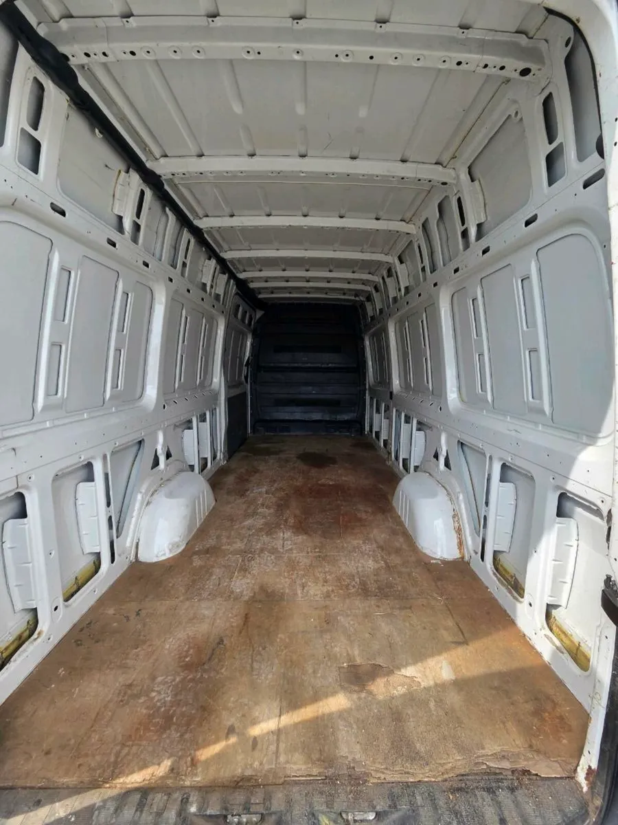 141 Volkswagen Crafter - Image 3