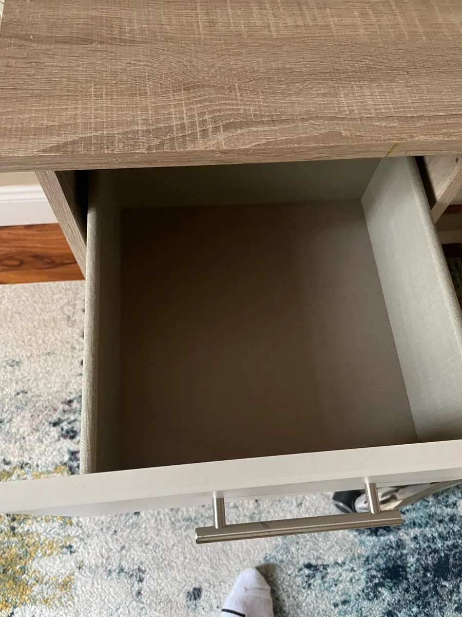 Computer desk and Chair - Image 1